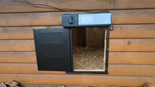 Avis clients – Porte de poulailler solaire pivotante anti-pincement avec minuterie