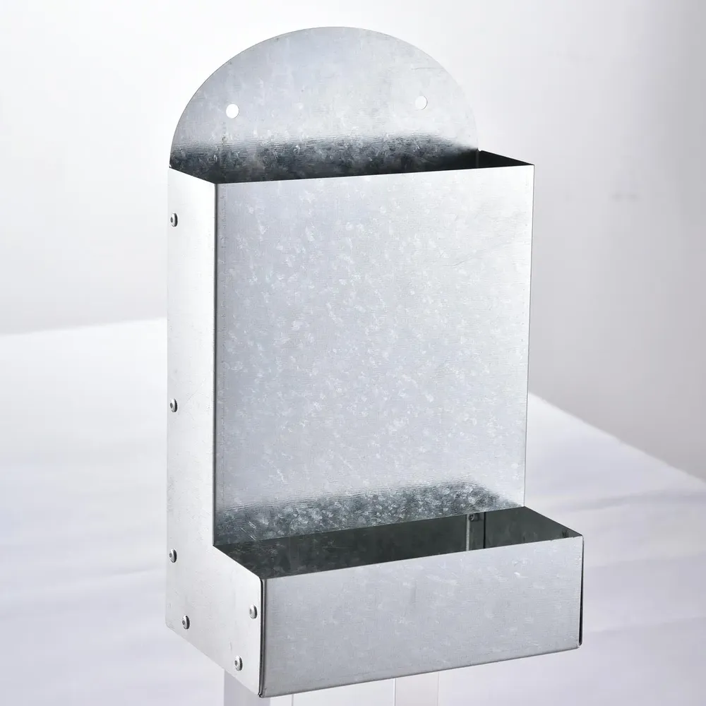 Distributeur automatique grain pour volailles avec support
