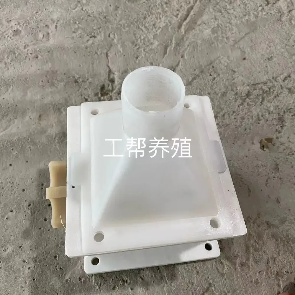 Mangeoire automatique pour élevage de poulet