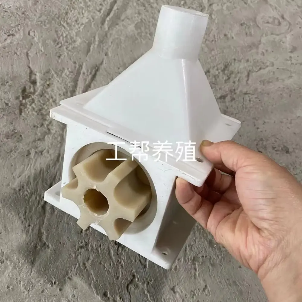 Mangeoire automatique pour élevage de poulet