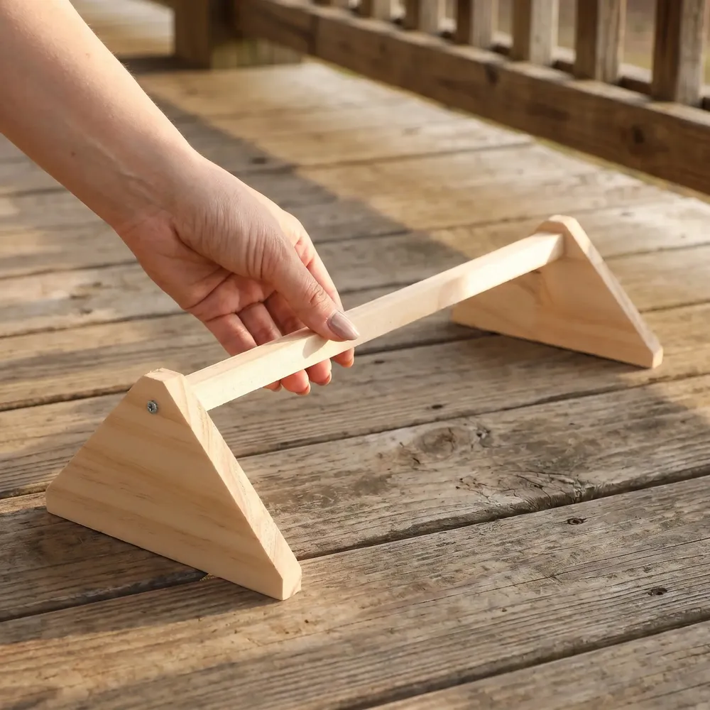 Perchoir poules bois 35,5 cm ergonomique et antidérapant